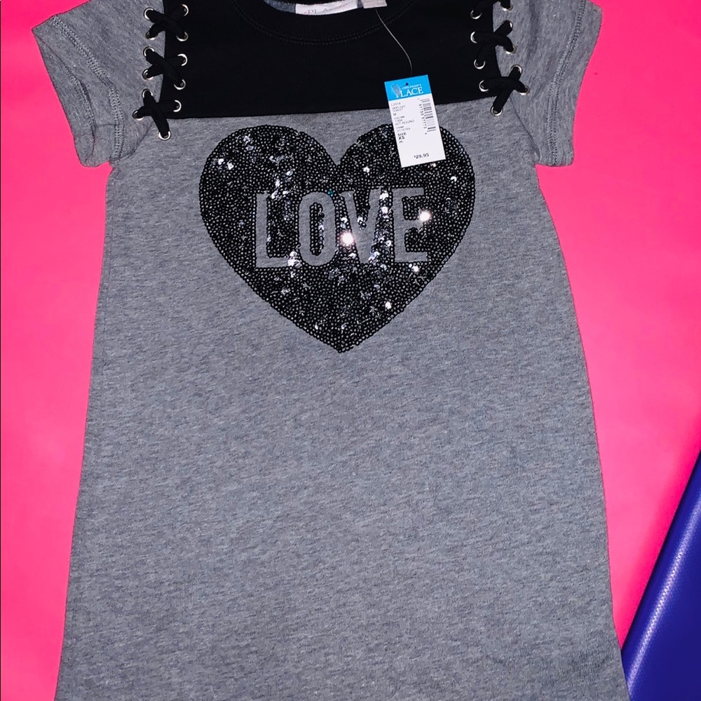 Cute Brand New (w/tags) Dress! Love 🖤. Size: 4/5